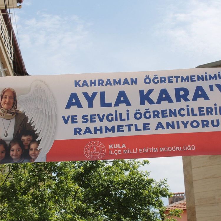 Ayla Kara ve öğrencileri Kula’da dualarla anıldı