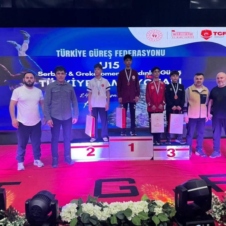 Yunusemreli güreşçi Kalay'dan bronz madalya