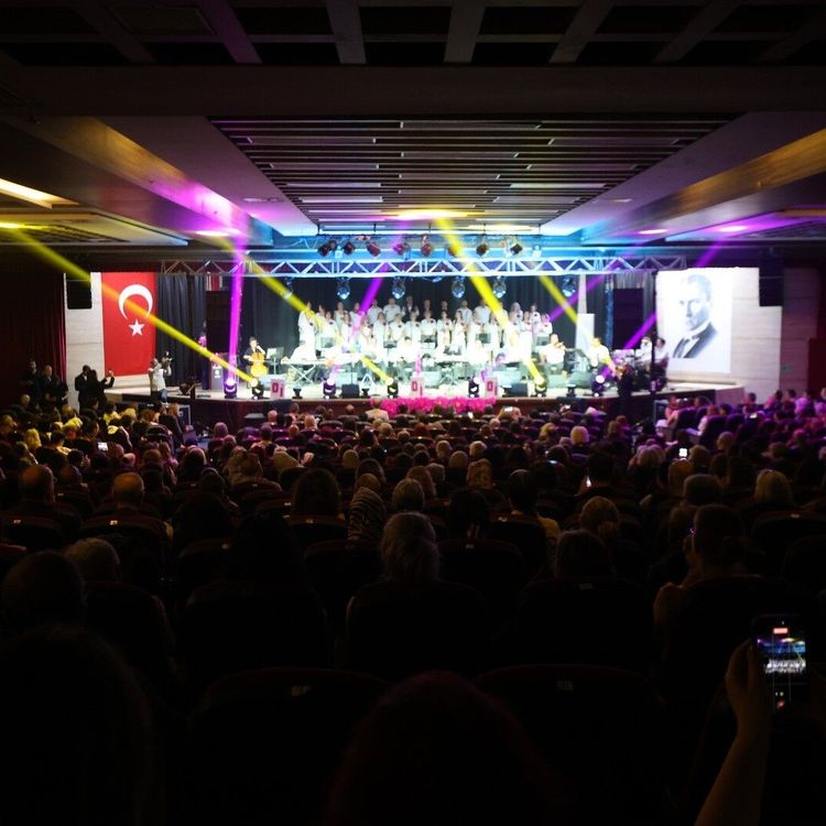 Yunusemre Türk Müziği Topluluğundan unutulmaz konser