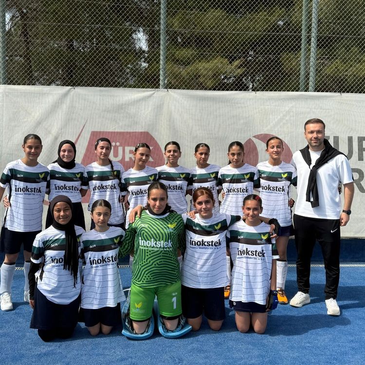 Manisa'nın kızları turnuvadan şampiyon ayrıldı