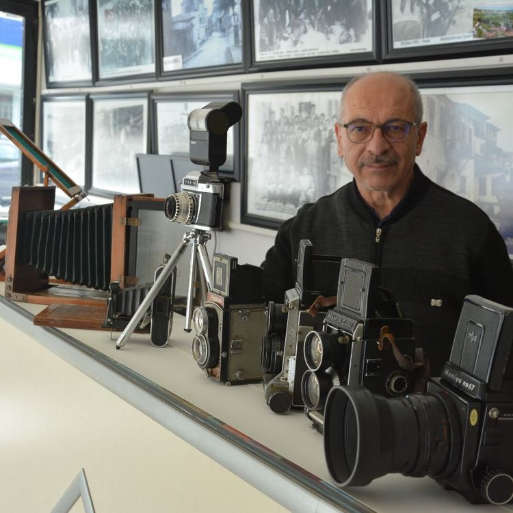 Usta fotoğrafçı yarım asırlık arşivini müzeye bağışladı