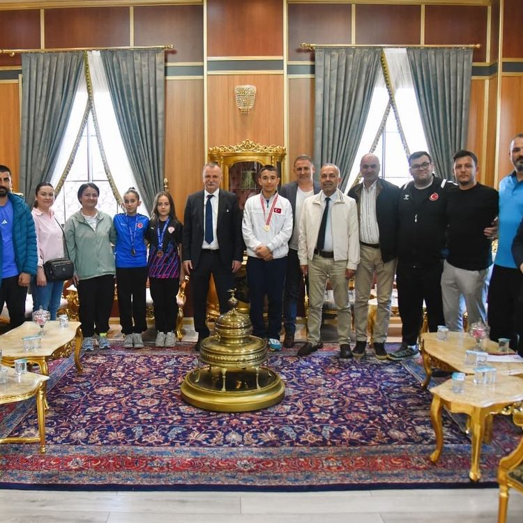 Şampiyon sporcular Başkan Balaban’ın konuğu oldu