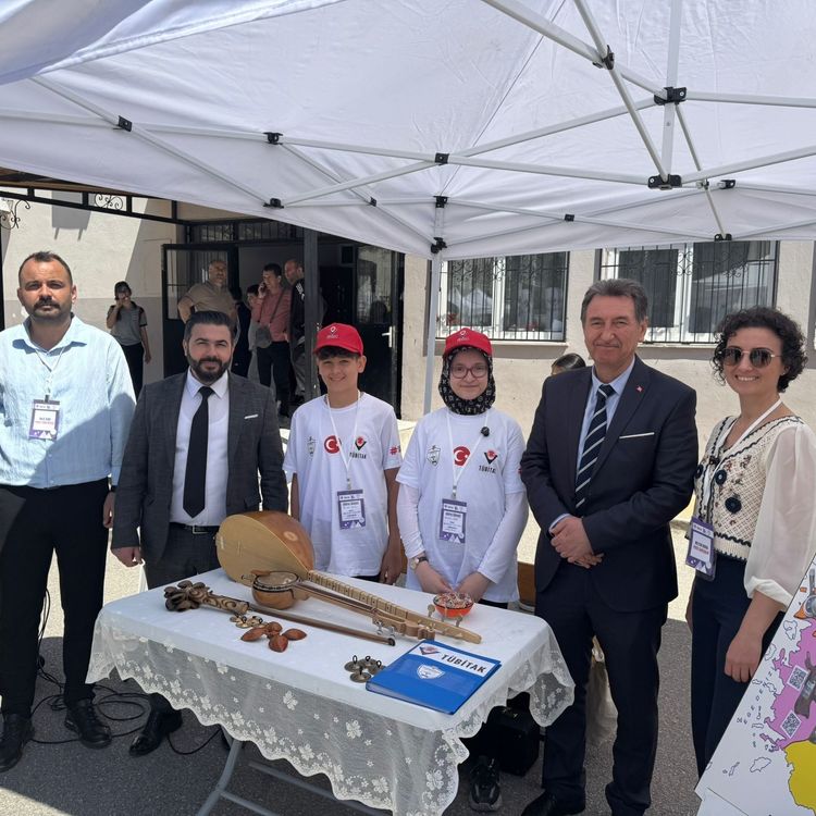 Bilime açılan kapı Akşemseddin Ortaokulu’nda aralandı