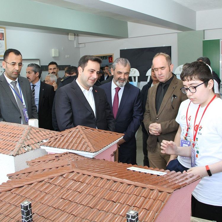 Kula "TÜBİTAK 4006 Bilim Fuarı" göz doldurdu