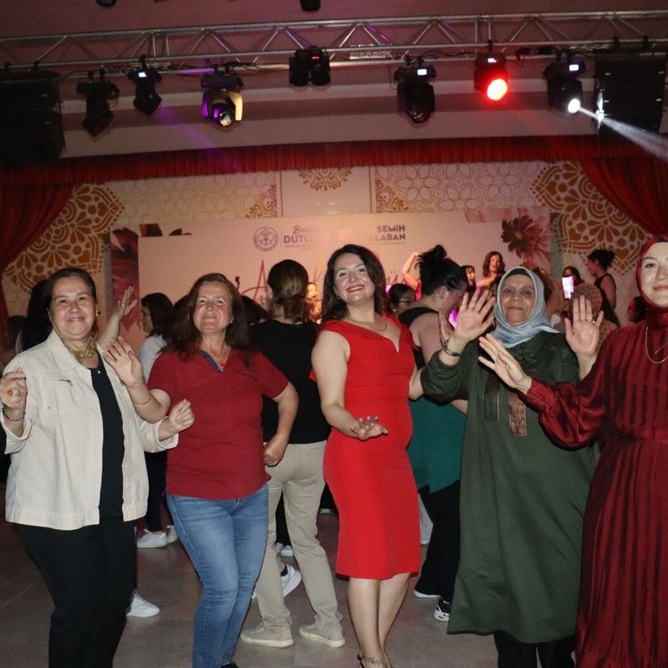Anneler Günü’nde kadınlar doyasıya eğlendi