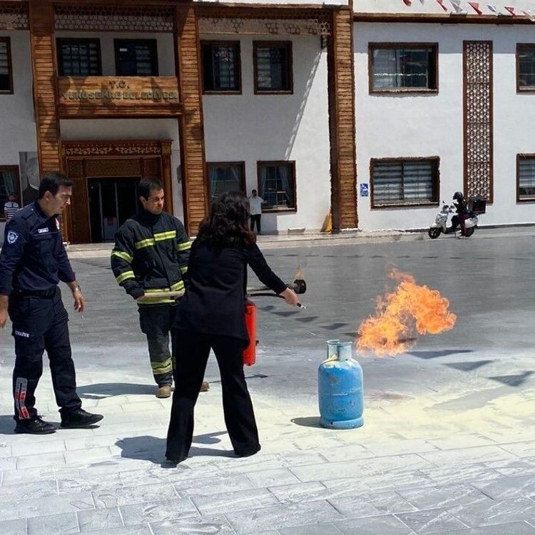 Yunusemre Belediyesi’nde gerçeğini aratmayan yangın tatbikatı