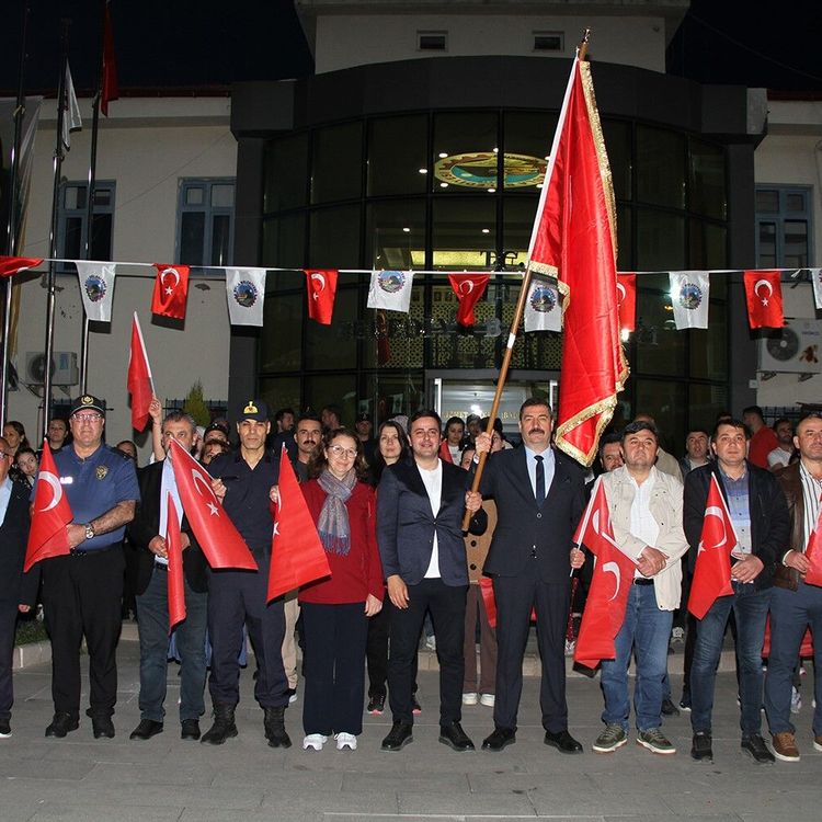 Kula'da 19 Mayıs coşkusu fener alayıyla taçlandı