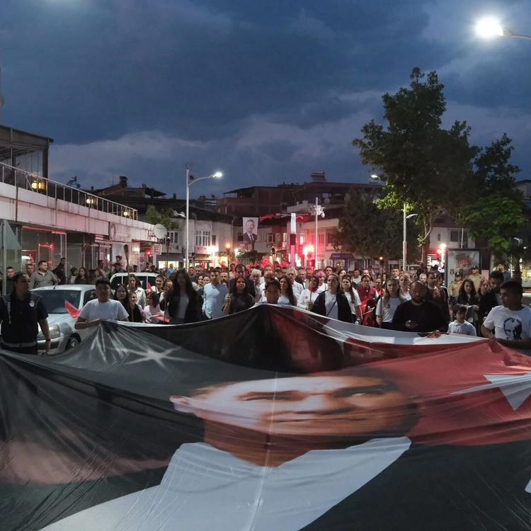 Gençlik coşkusu Sarıgöl sokaklarını aydınlattı