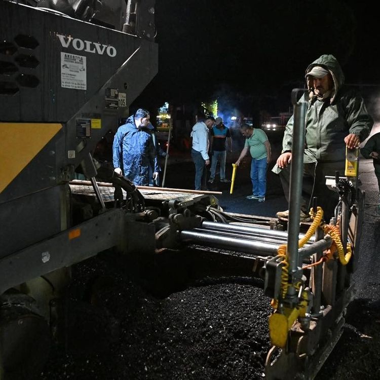 Yağmura rağmen gece gündüz çalışıyorlar