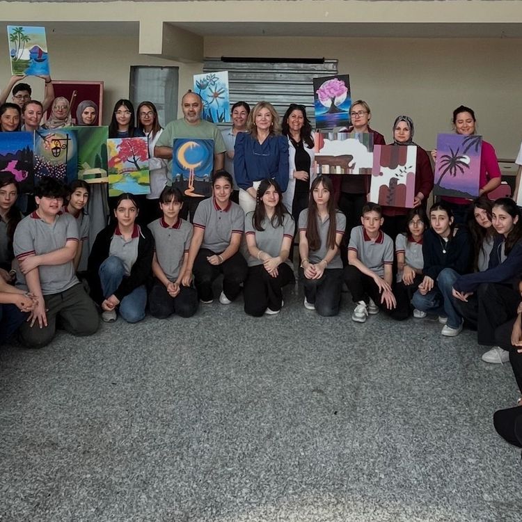 Öğrenciler öğretmen oldu, veliler yeniden sıralara döndü