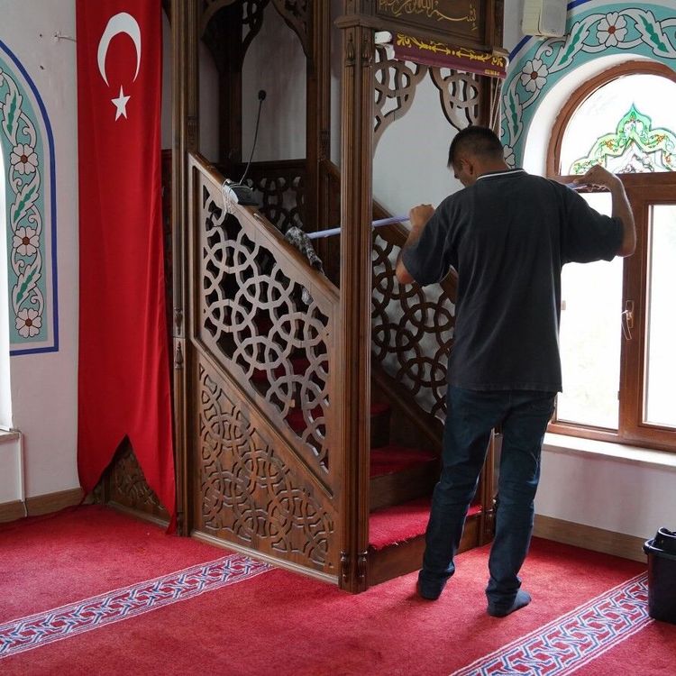 Yunusemre’de camiler bayram namazına hazırlanıyor