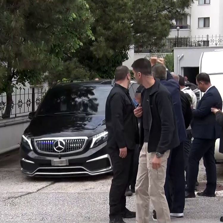 Kemal Kılıçdaroğlu çalışma ofisinde