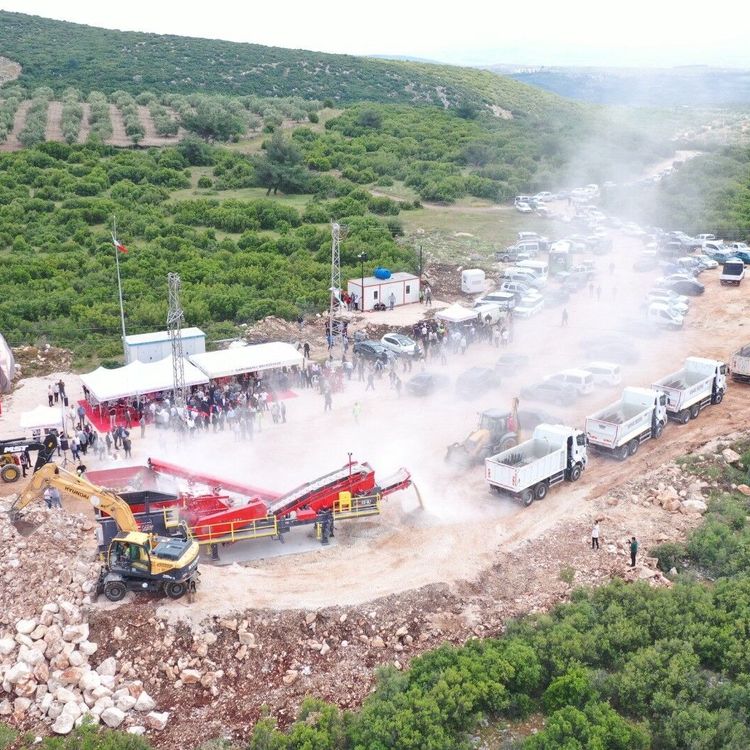 Saruhanlı'da ayda 26 bin ton mıcır üretilecek tesis açıldı
