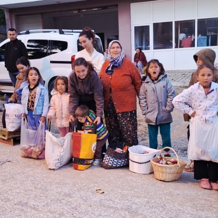 Asırlık gelenekle çocukların yüzü gülüyor