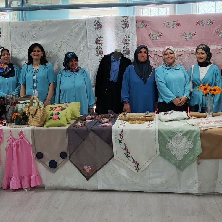 Selendi Halk Eğitim Merkezinin sergisi göz doldurdu