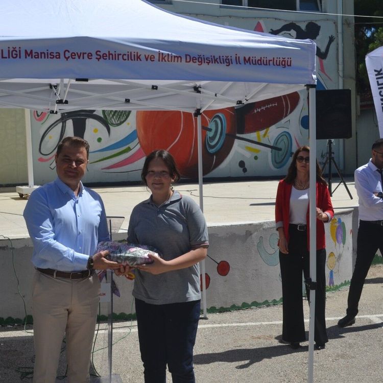Geri dönüşümle yenilenen okulda çevre seferberliği