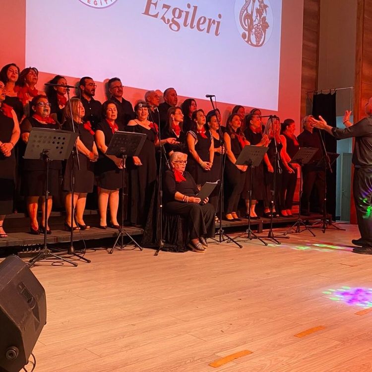 Bağarası ezgileri Alaşehir'i coşturdu