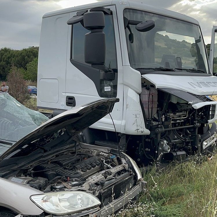 Manisa'da otomobil ile tır çarpıştı: 1 ağır yaralı