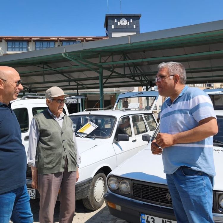 Demirci’nin Oto Pazarı bölgenin ticaret merkezi oldu