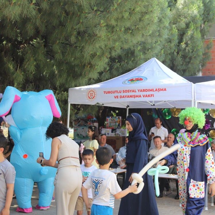 Turgutlu’da "Farklılıklarımla Öğreniyorum" projesi kapsamında öğrenci şenliği düzenlendi