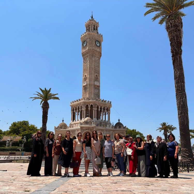 Manisalı kadınlar İzmir'i gezdi