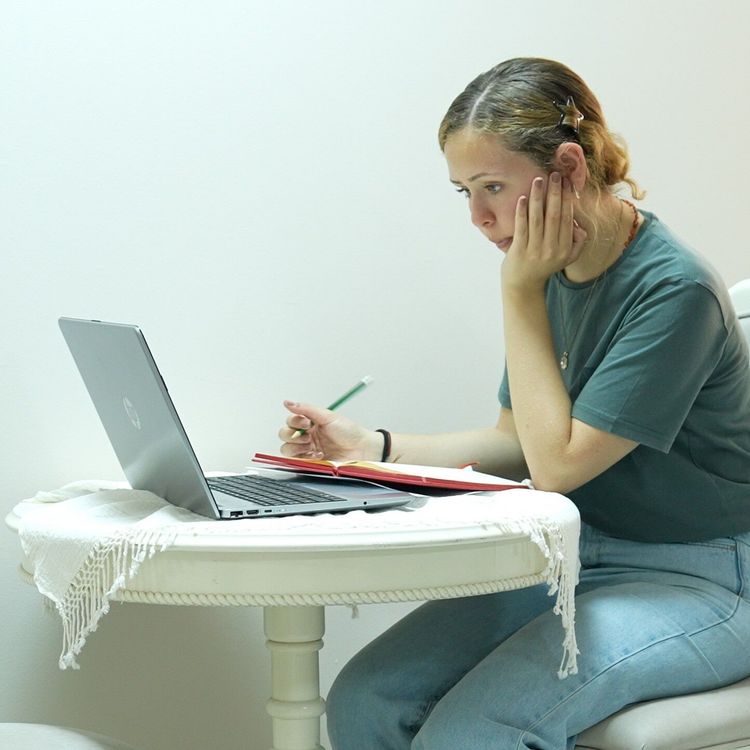 Manisa Büyükşehir Belediyesi online eğitim ile öğrencileri geleceğe hazırlıyor
