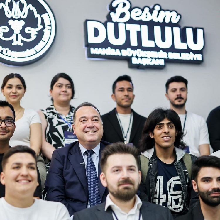 Akademi Manisa gençlerle buluştu