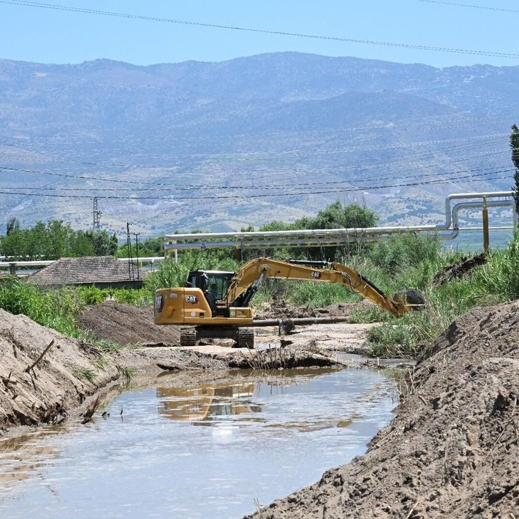 Alaşehir’de Zeytinçayı Deresi temizlendi, taşkın riskine önlem alındı