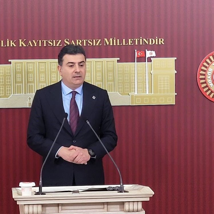 Özgür Özel Ekibi Meclis'te grup toplantısı ısrarını sürdürüyor
