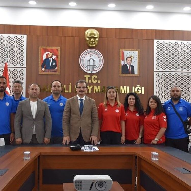 Salihli Kaymakamı Güldoğan antrenörleri makamında ağırladı