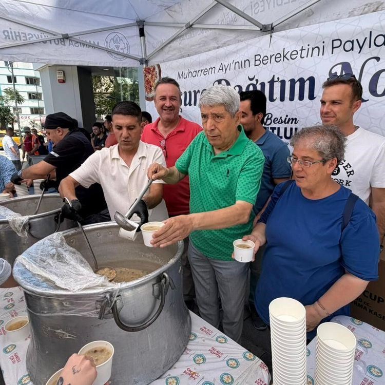 Aşure ikramları Soma ve Akhisar’dan başladı