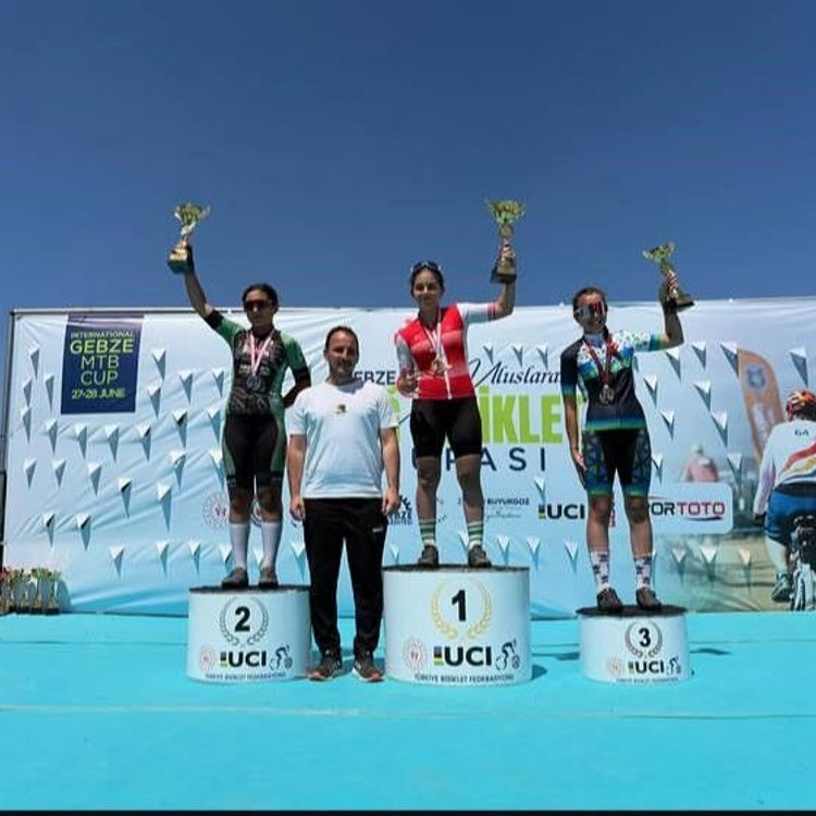 Akhisarlı pedallar Kocaeli’de 6 madalya ve 2 şampiyonluk kazandı
