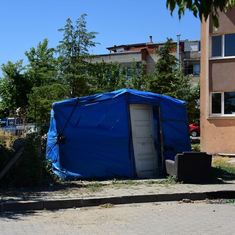 Şehzadeler Belediyesi’nden Selimşahlar’da kaçak yapılara müdahale