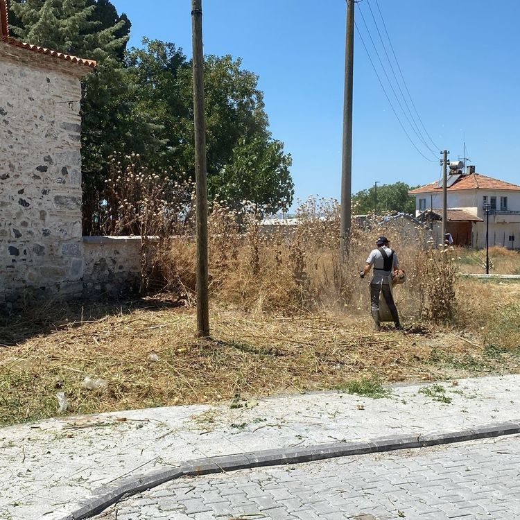 Manisa Büyükşehir’den Karacaahmet Türbesi’nde hummalı temizlik