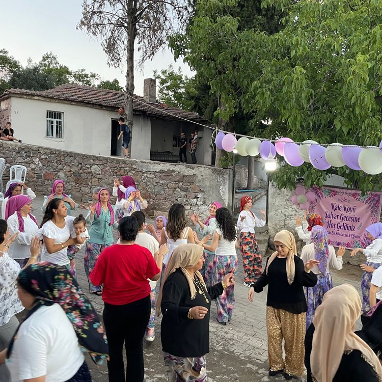 Kale Mahallesi'nde "Şalvar Gecesi" coşkusu