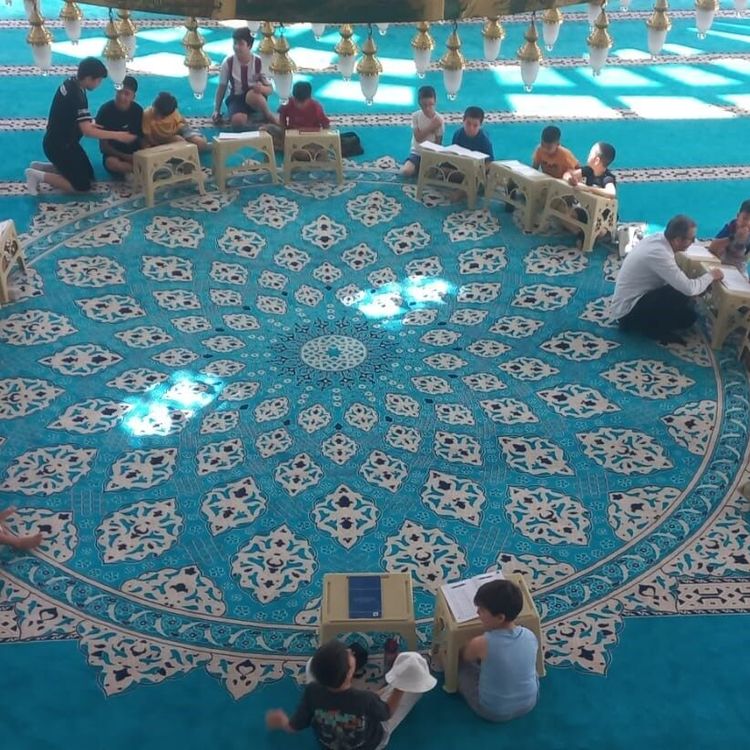 Selendi'de camiler çocuk sesiyle yankılanıyor