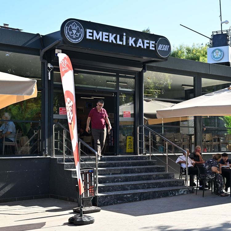 Manisa'da emeklileri mutlu eden hizmet