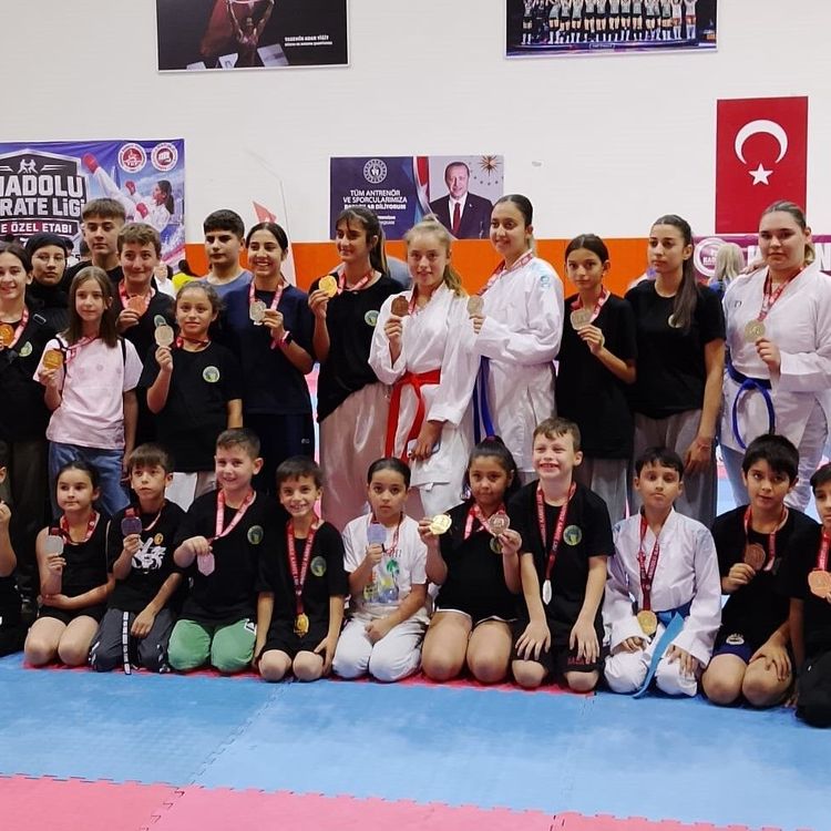 Manisalı karatecilerden Ege'de büyük başarı
