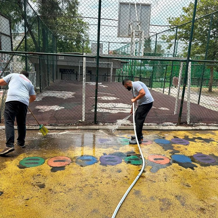 Yunusemre'de çocuk parkları pırıl pırıl oluyor