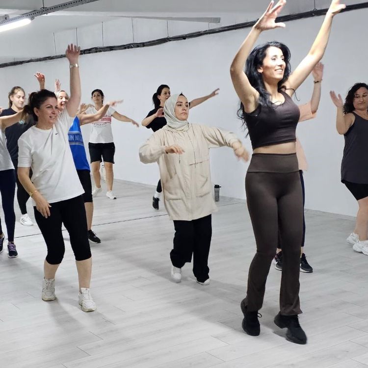 Turgutlu’da kadınlar spora ritmiyle güç katıyor