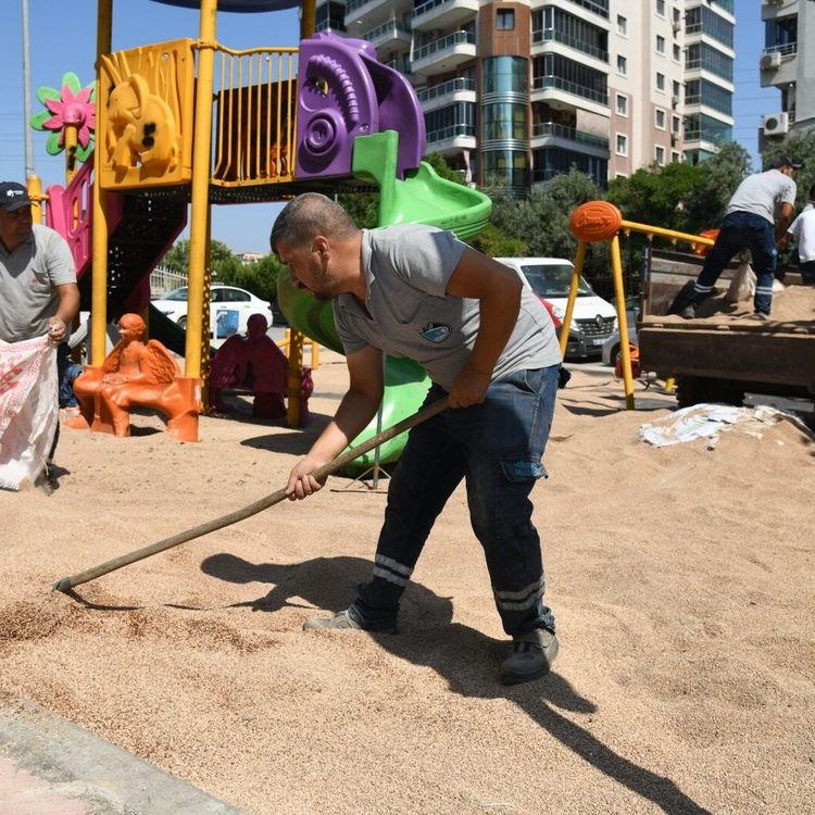 Çocuk parklarında zeytin çekirdeği dönemi
