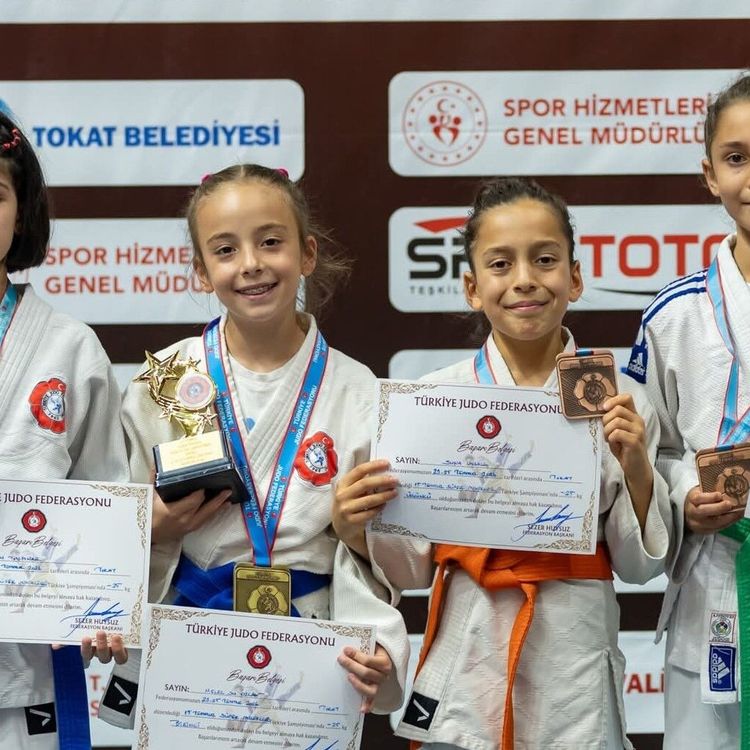 Yunusemre'nin minik judocuları Türkiye'yi salladı