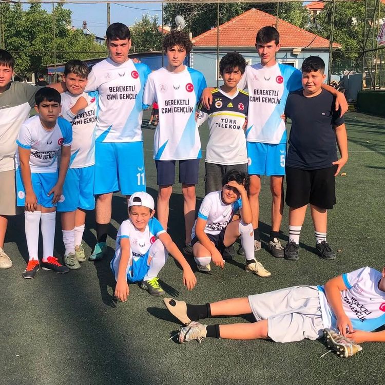 Kur'an kursu öğrencileri futbolla kardeşlik bağlarını güçlendiriyor
