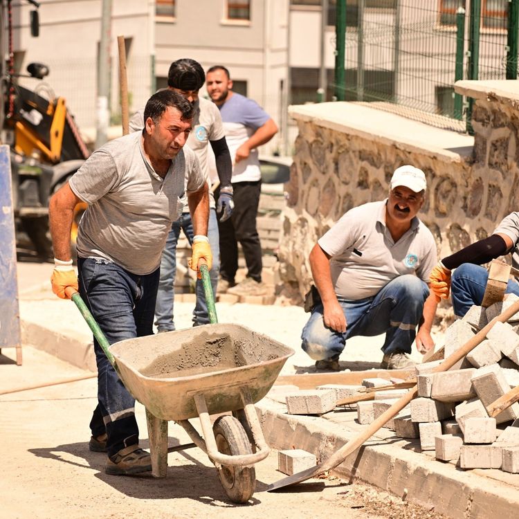 Manisa'nın yeni yerleşim yeri Akgedik’te yollar yenileniyor