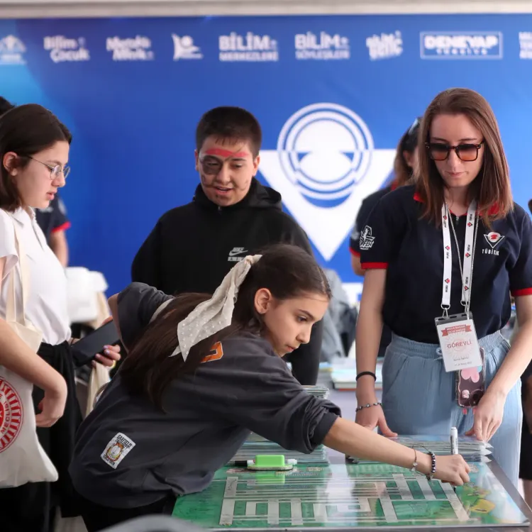 TÜBİTAK Bilim Her Yerde çocuk şenliği, Forum Manisa'da