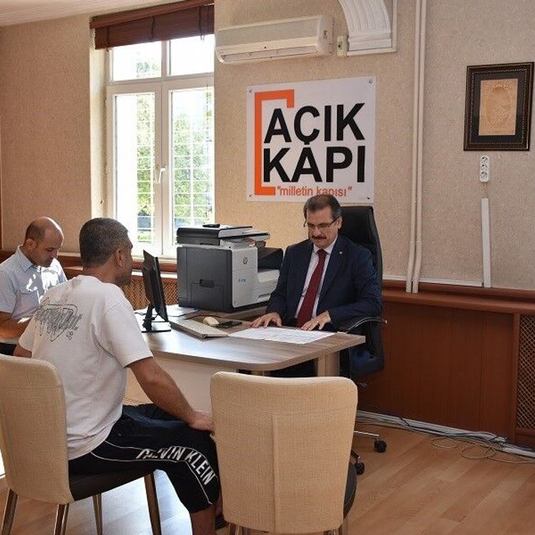 Kaymakamı Güldoğan, ‘Açık Kapı’da vatandaşları tek tek dinledi