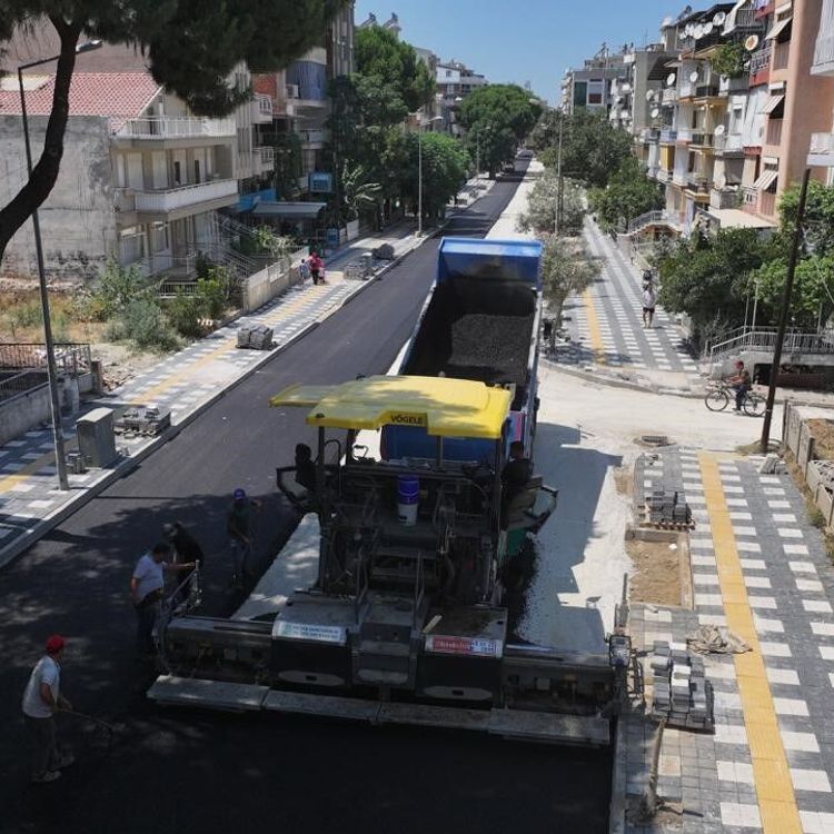 Manisa Büyükşehir Belediyesi, Salihli’de 4 caddeyi sıcak asfaltla yeniliyor