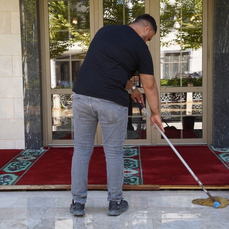 Yunusemre'de ibadethanelerde kapsamlı temizlik çalışması