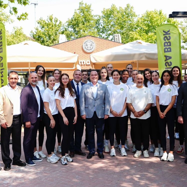Başkan Dutlulu, voleybol ve hentbol takımlarıyla buluştu