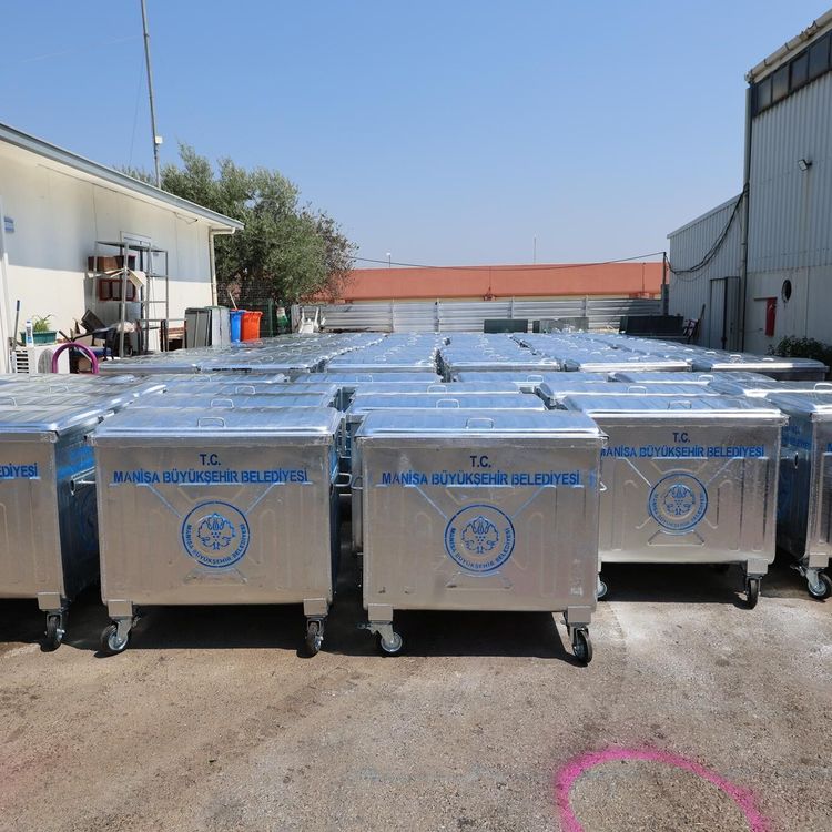 Şehzadeler'de 220 yeni çöp konteyneri hizmete sunuluyor